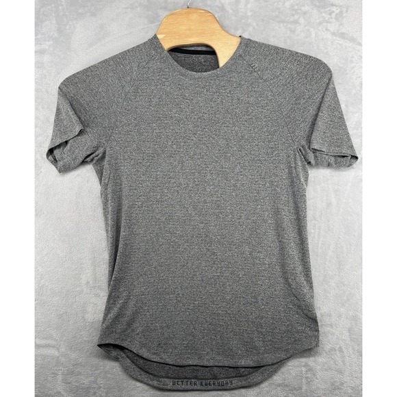 Lululemon Gray Short Sleeve Stretch T-Shirt Men's 20x28‎ NO SIZE TAG - Picture 1 of 7